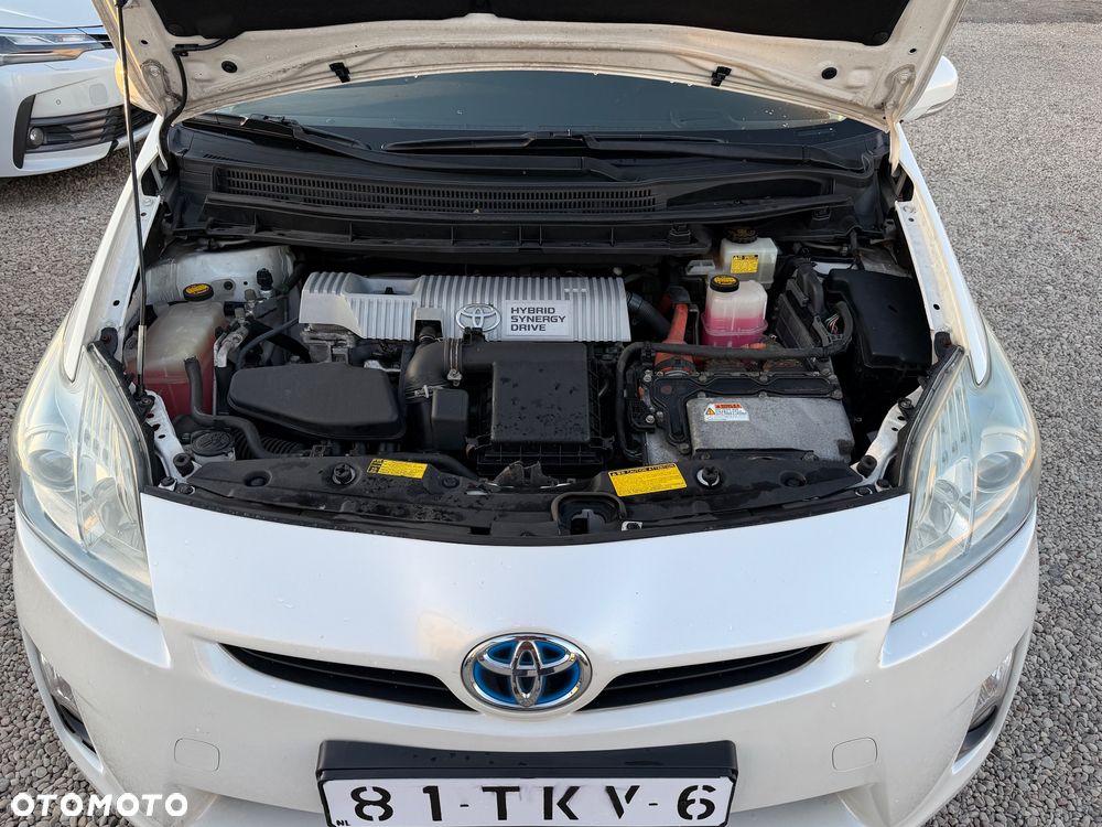 Toyota Prius 1.8 HSD Premium - 29