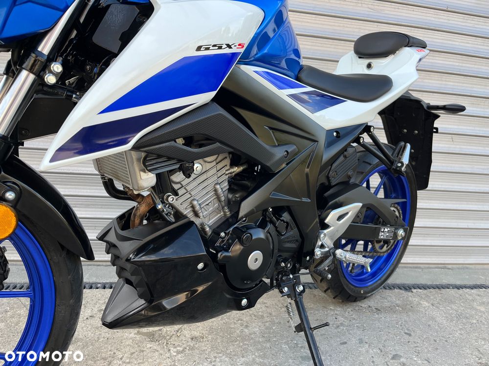 Suzuki GSX - 35