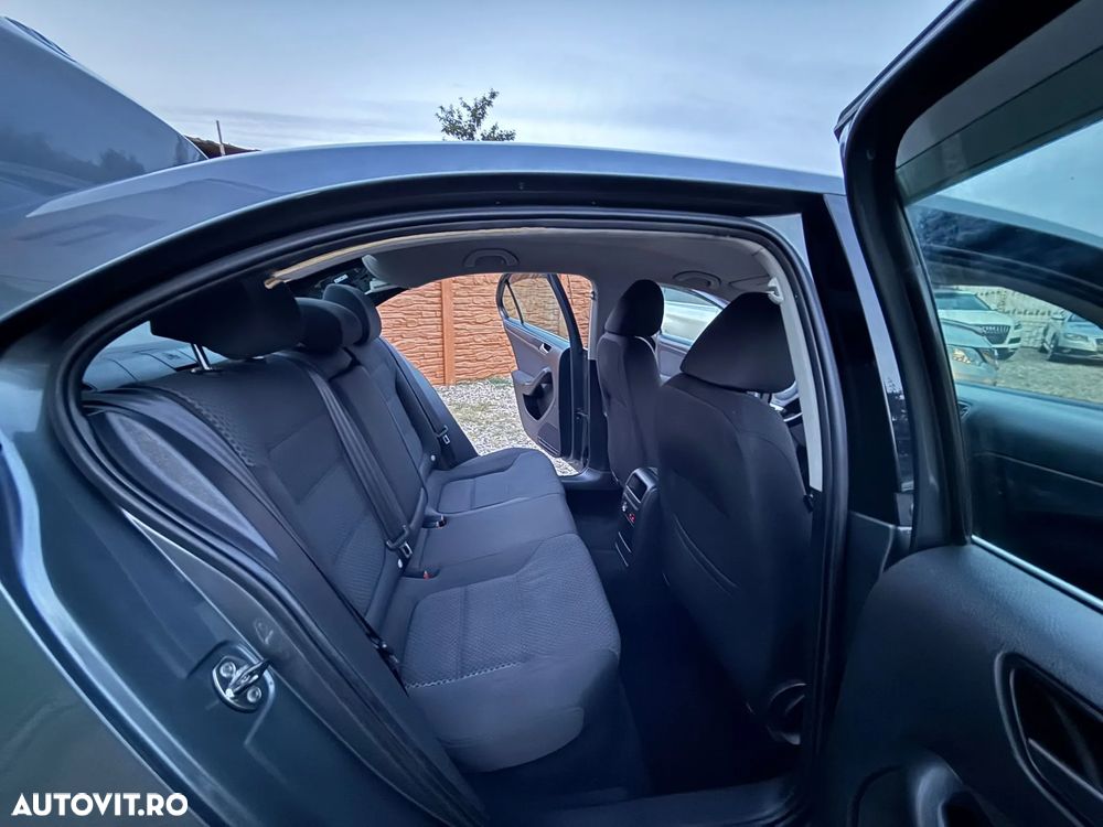 Volkswagen Jetta - 6
