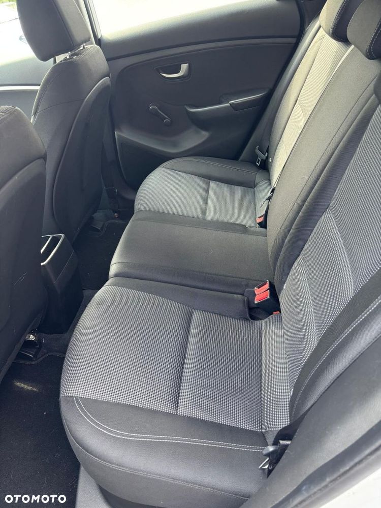 Hyundai i30 blue 1.4 Style - 8