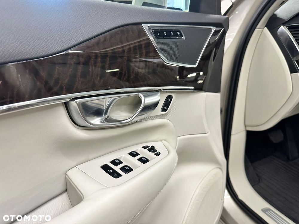 Volvo XC 90 D5 SCR AWD Momentum - 12