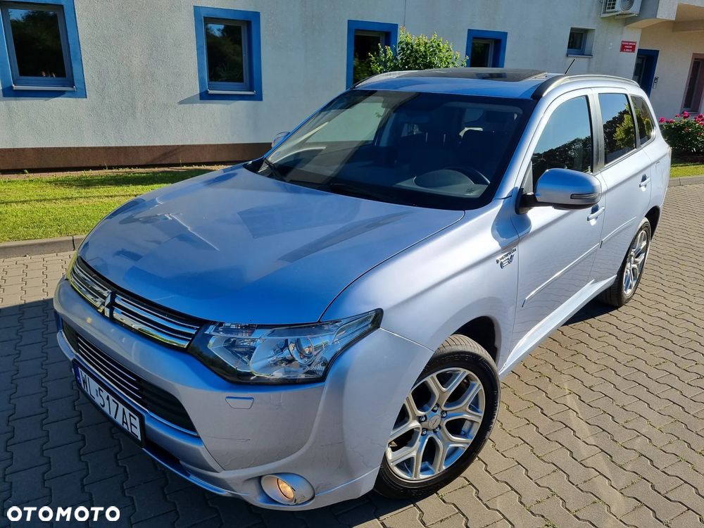 Mitsubishi Outlander Instyle NAVI + - 31