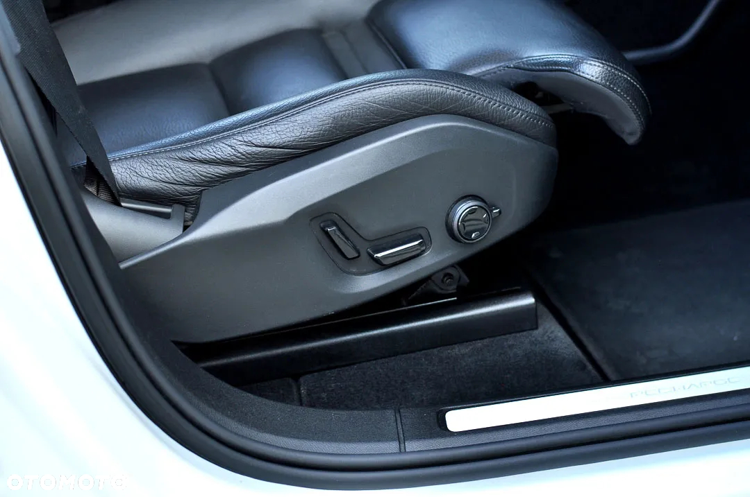 Volvo XC 60 T8 Twin Engine AWD Geartronic Inscription - 27