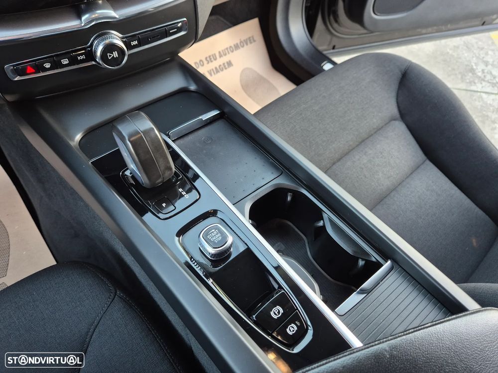 Volvo XC 60 2.0 B4 Momentum Plus - 28