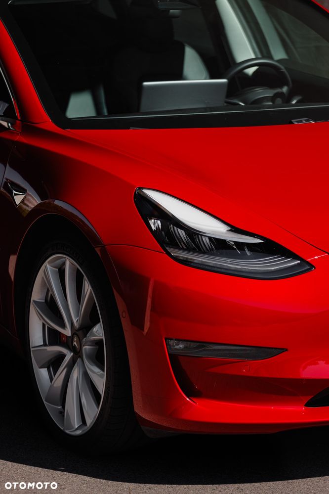 Tesla Model 3 - 4