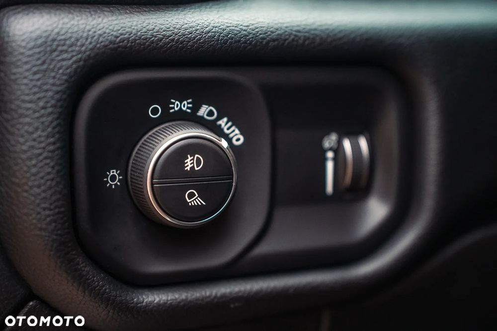 RAM 1500 Crew Cab Shortbed Bighorn - 23