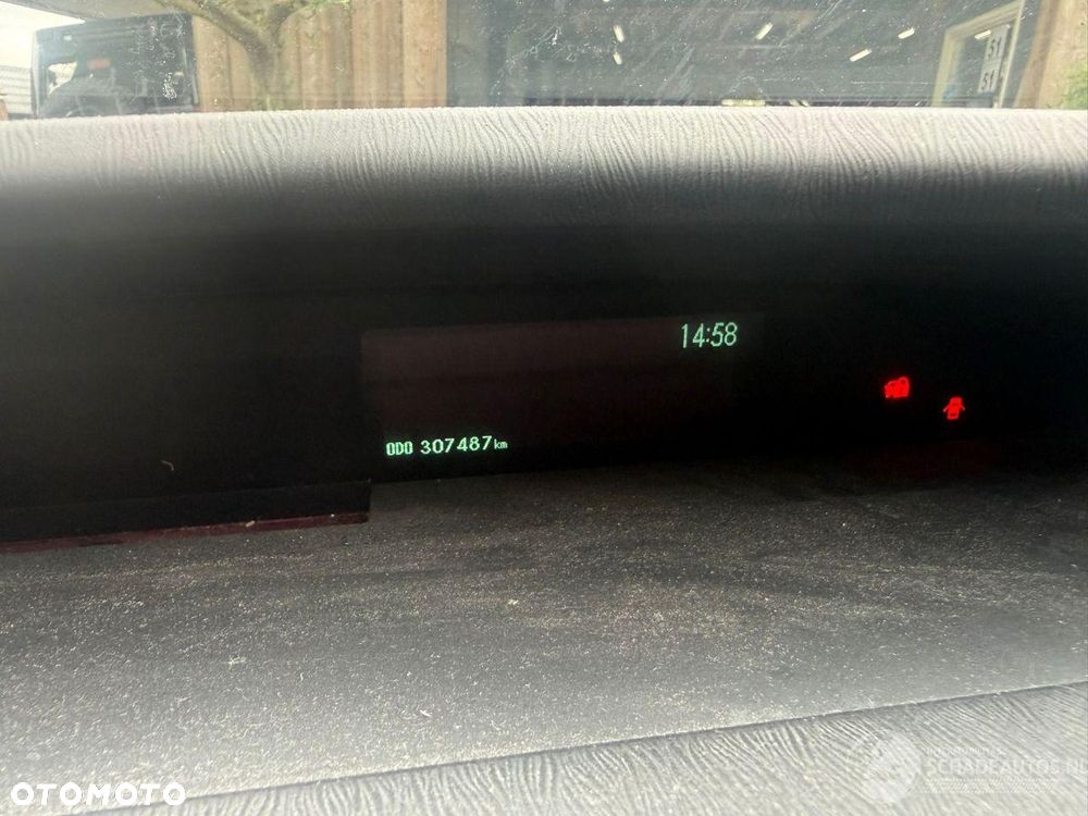Toyota Prius (Hybrid) Executive - 13