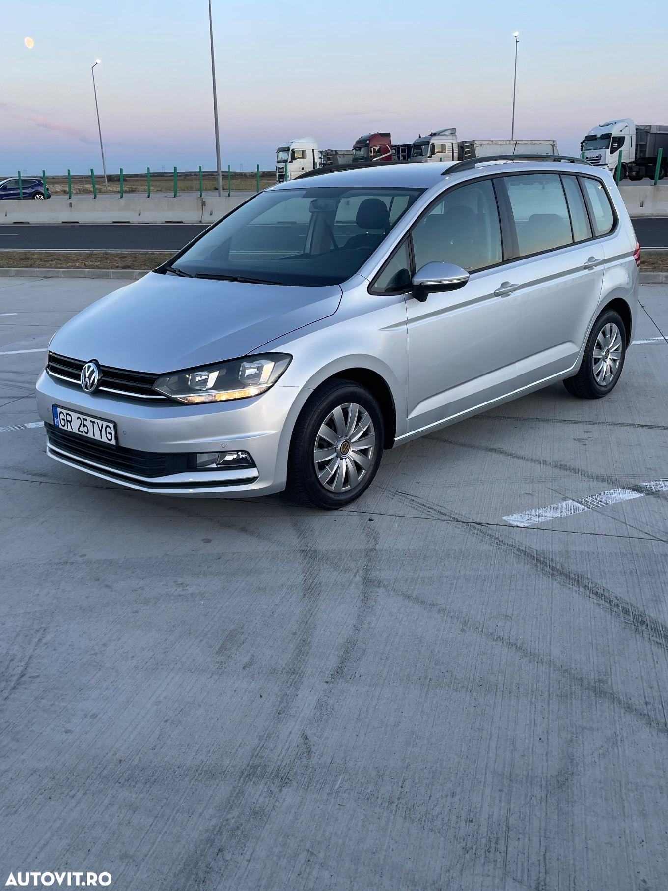 Volkswagen Touran 1.6 TDI SCR (BlueMotion Technology) DSG Comfortline - 9