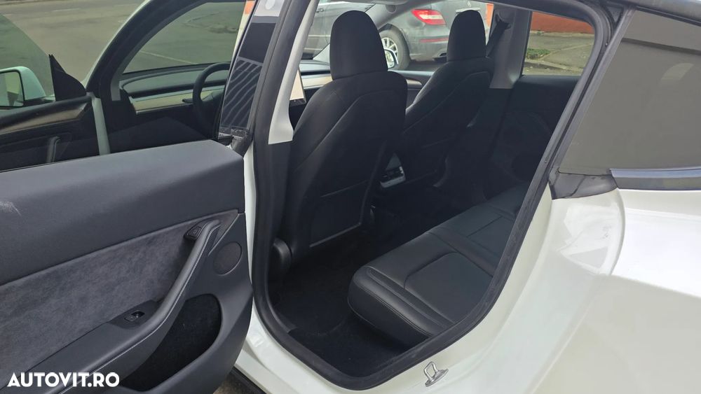 Tesla Model Y AWD Performance - 9