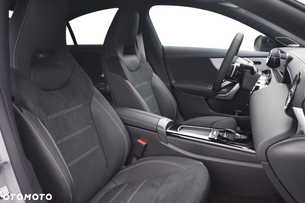 Mercedes-Benz CLA 200 7G-DCT - 9