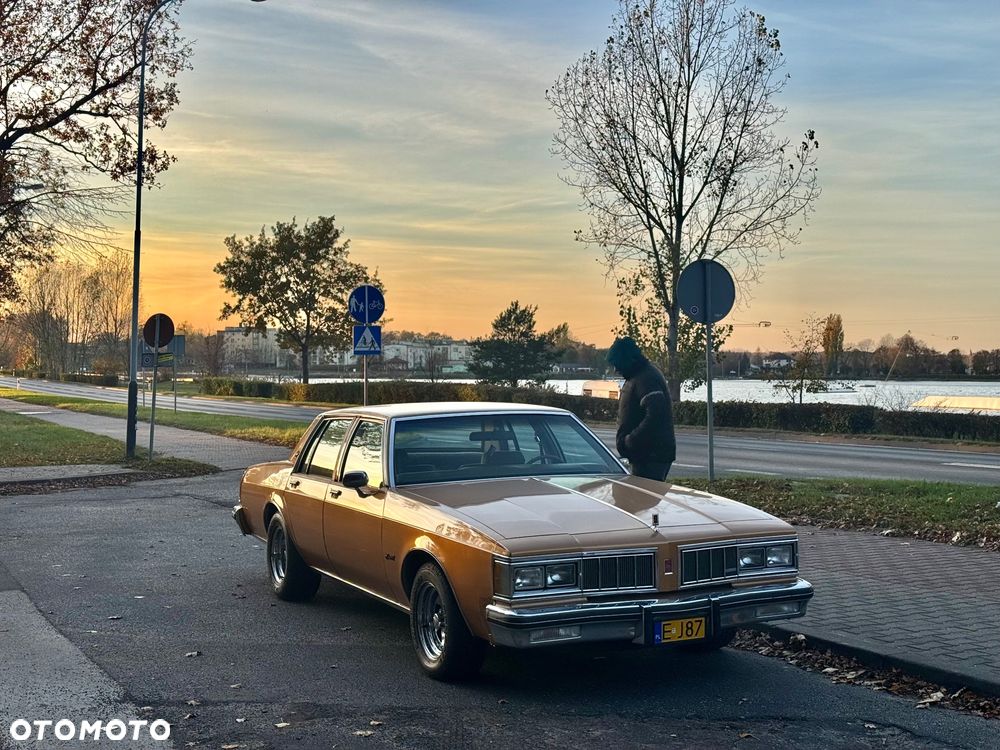 Oldsmobile Delta 88 - 12