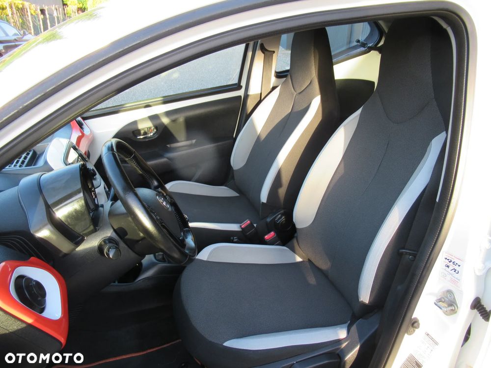 Toyota Aygo x-play - 5