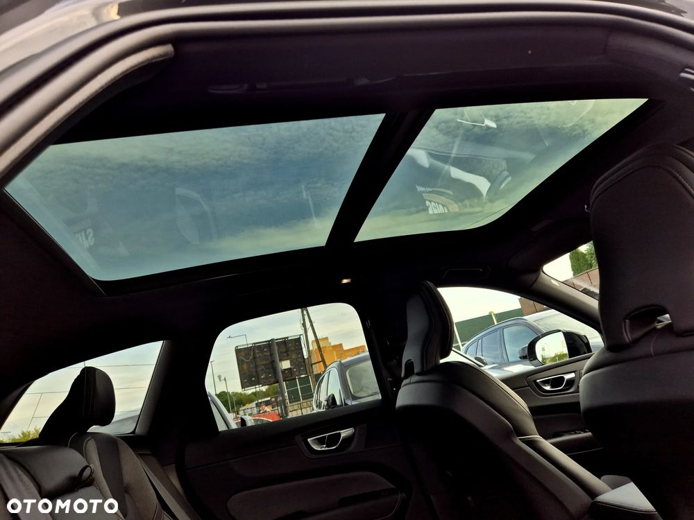 Volvo XC 60 B4 D AWD Ultimate Dark - 12