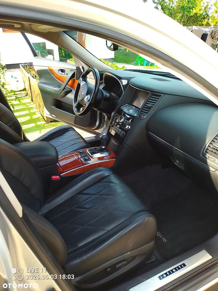 Infiniti QX70 - 19