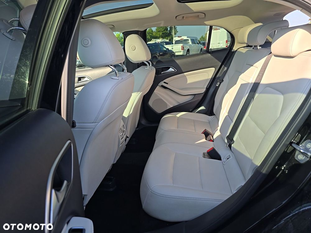 Mercedes-Benz GLA 250 4Matic 7G-DCT AMG Line - 11