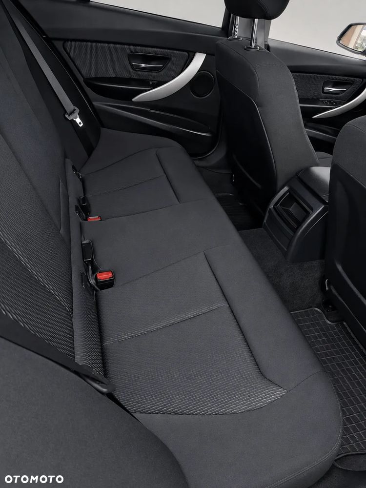 BMW Seria 3 320i Luxury Line - 8