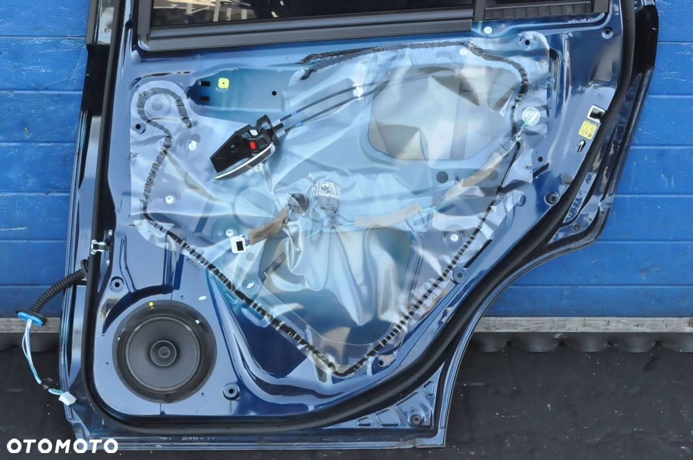 SUZUKI S-CROSS DRZWI PRAWY TYŁ TYLNE 23R - 14