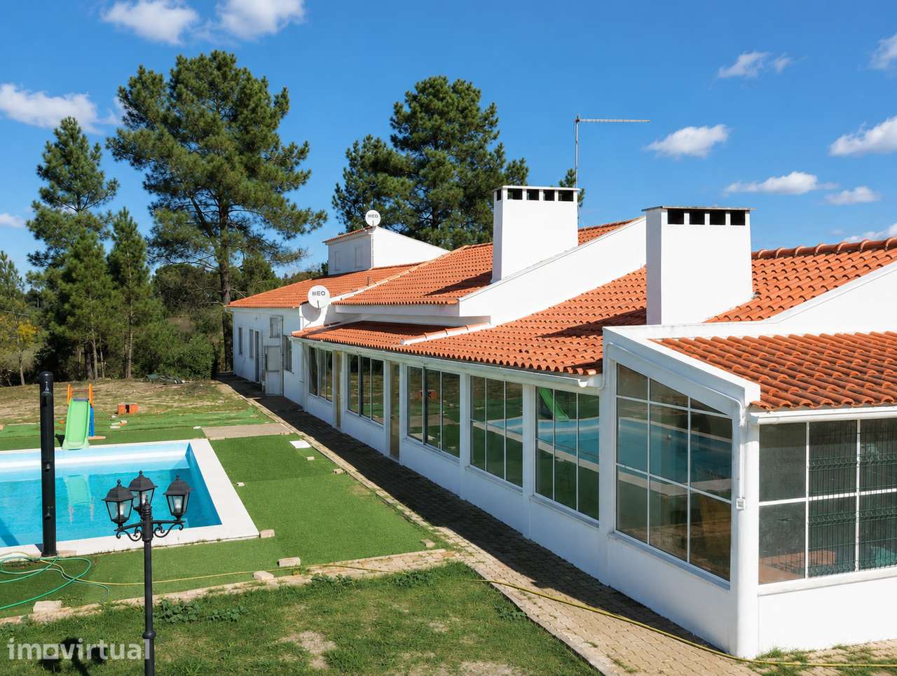 Herdade com mais de 10 000m2 e habitação com 10 quartos - Grande imagem: 5/8