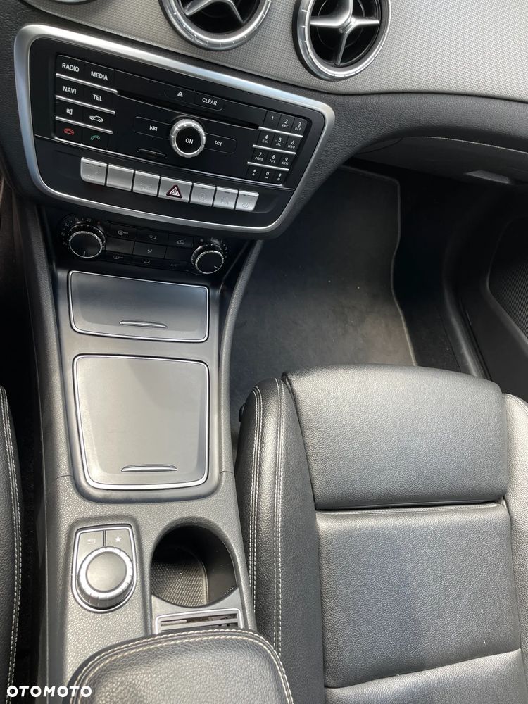Mercedes-Benz CLA 200 7G-DCT UrbanStyle Edition - 20