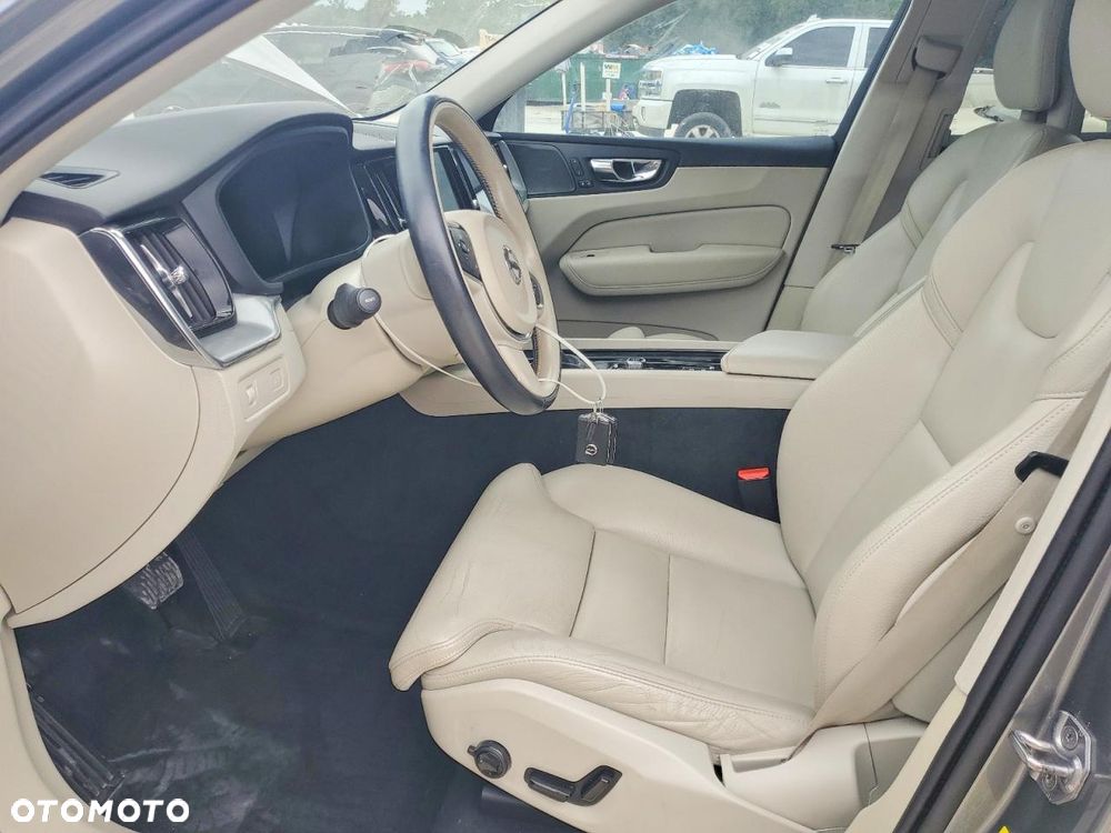 Volvo XC 60 T5 AWD Geartronic Momentum - 8