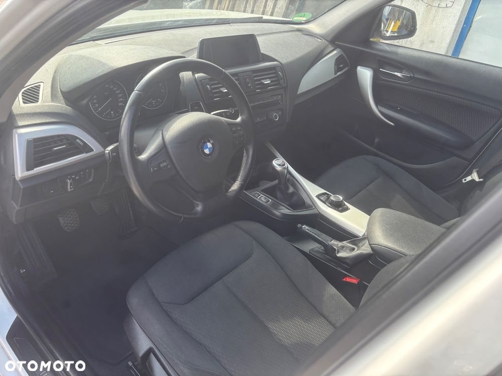 BMW Seria 1 116i - 25
