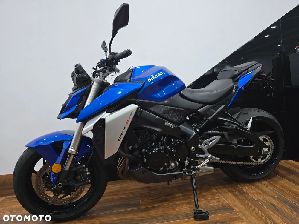 Suzuki GSX - 6