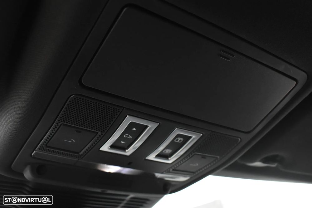 Land Rover Range Rover Evoque P300e R-Dynamic HSE - 44