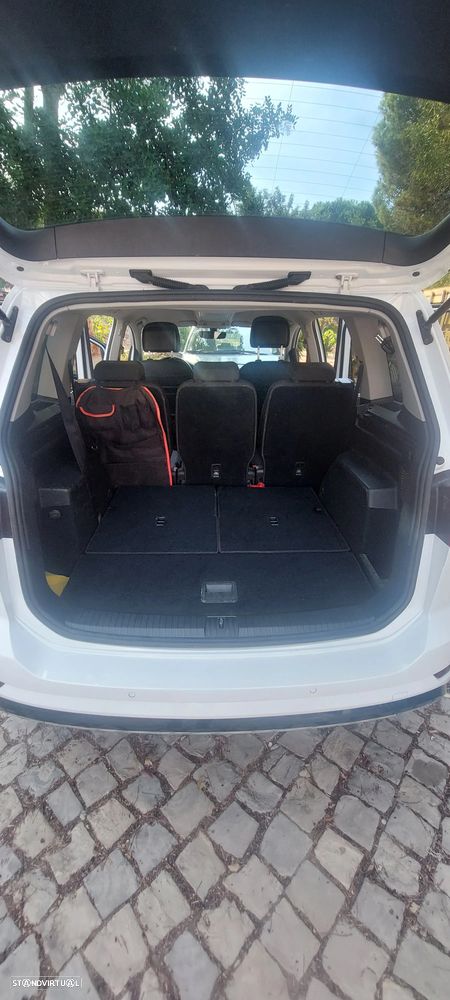 VW Touran 1.6 TDI R-Line DSG - 9