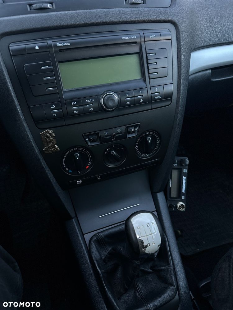 Skoda Octavia 1.6 Ambiente - 8