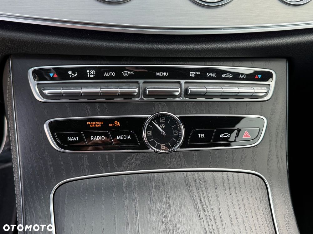Mercedes-Benz Klasa E 200 4-Matic AMG - 27