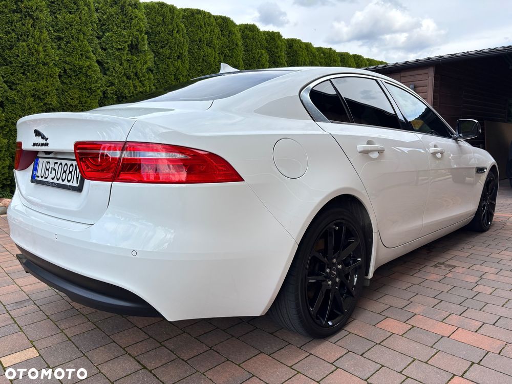 Jaguar XE 2.0 D Prestige - 6
