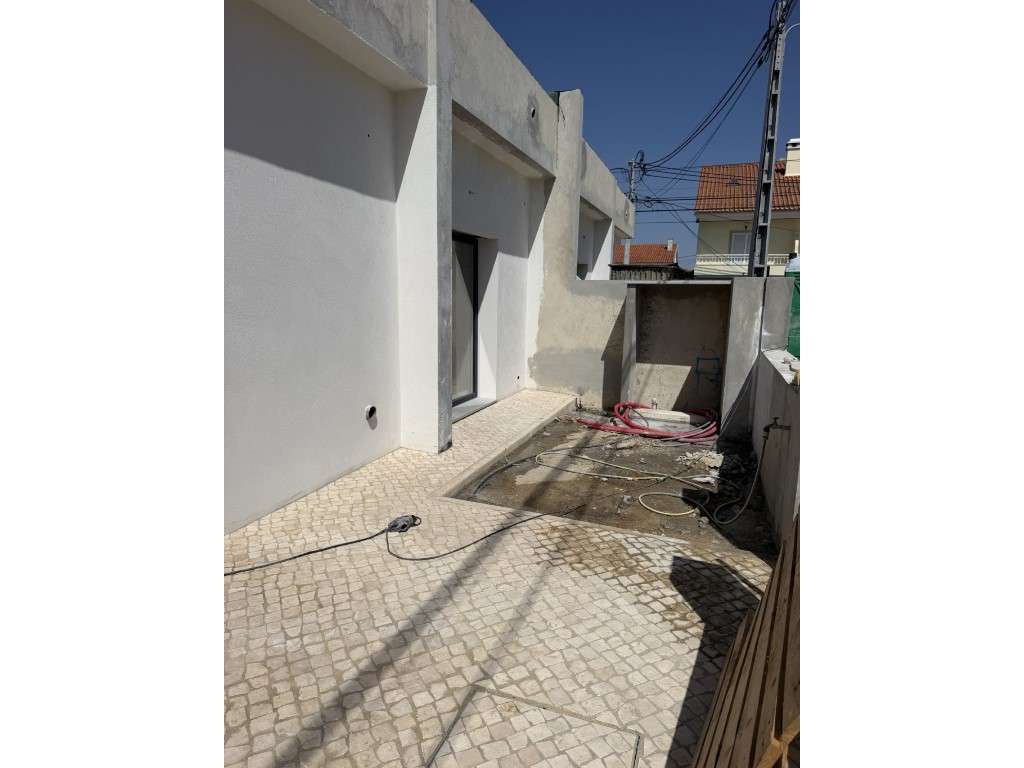 Moradia Geminada estrear T 1+ 1 Térrea, espaço para carros e excele... - Grande imagem: 3/8