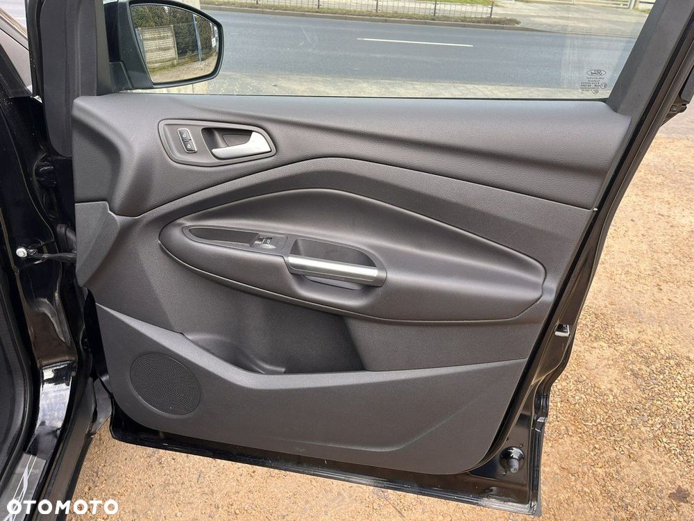 Ford Kuga 1.6 EcoBoost 2x4 Titanium - 25