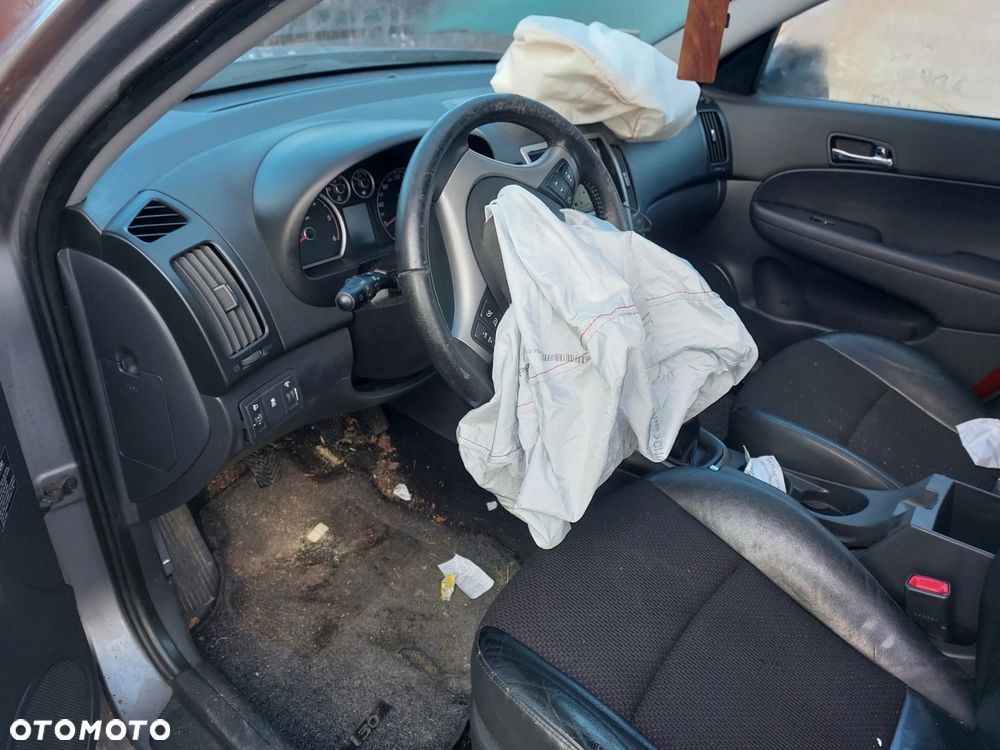 Drzwi HYUNDAI i30 1,6D 11R. lampy,fotele.... - 9