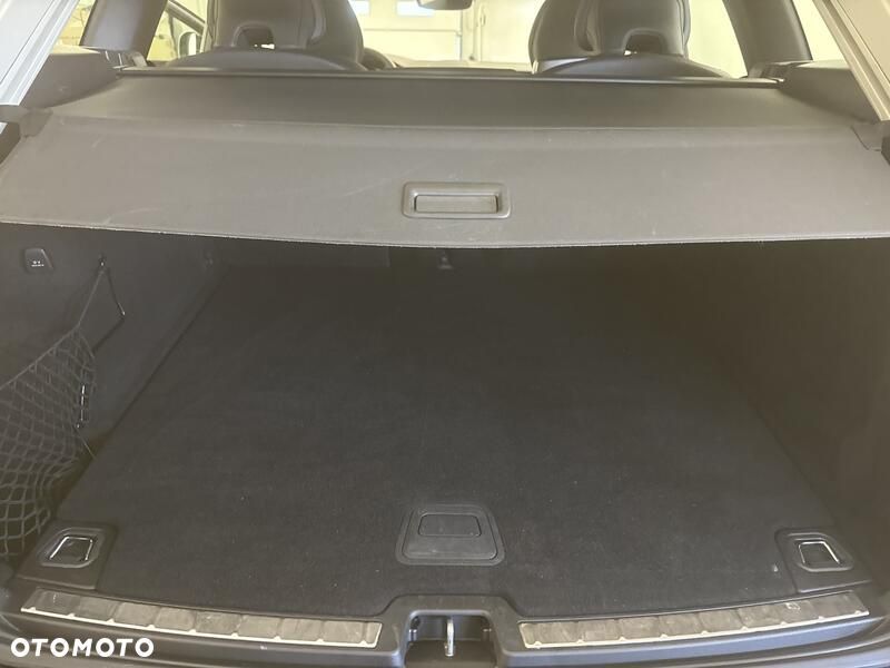 Volvo XC 60 B4 D AWD Plus Dark - 24