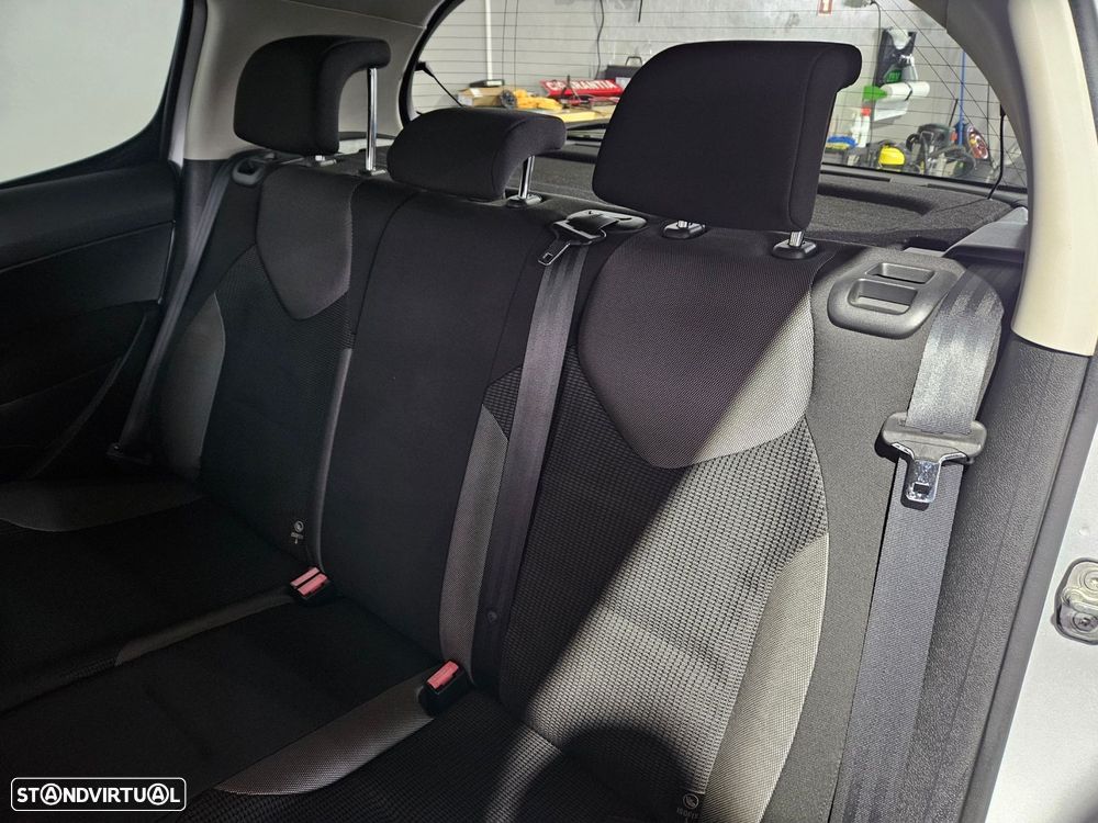 Peugeot 308 1.4 16V Executive - 13