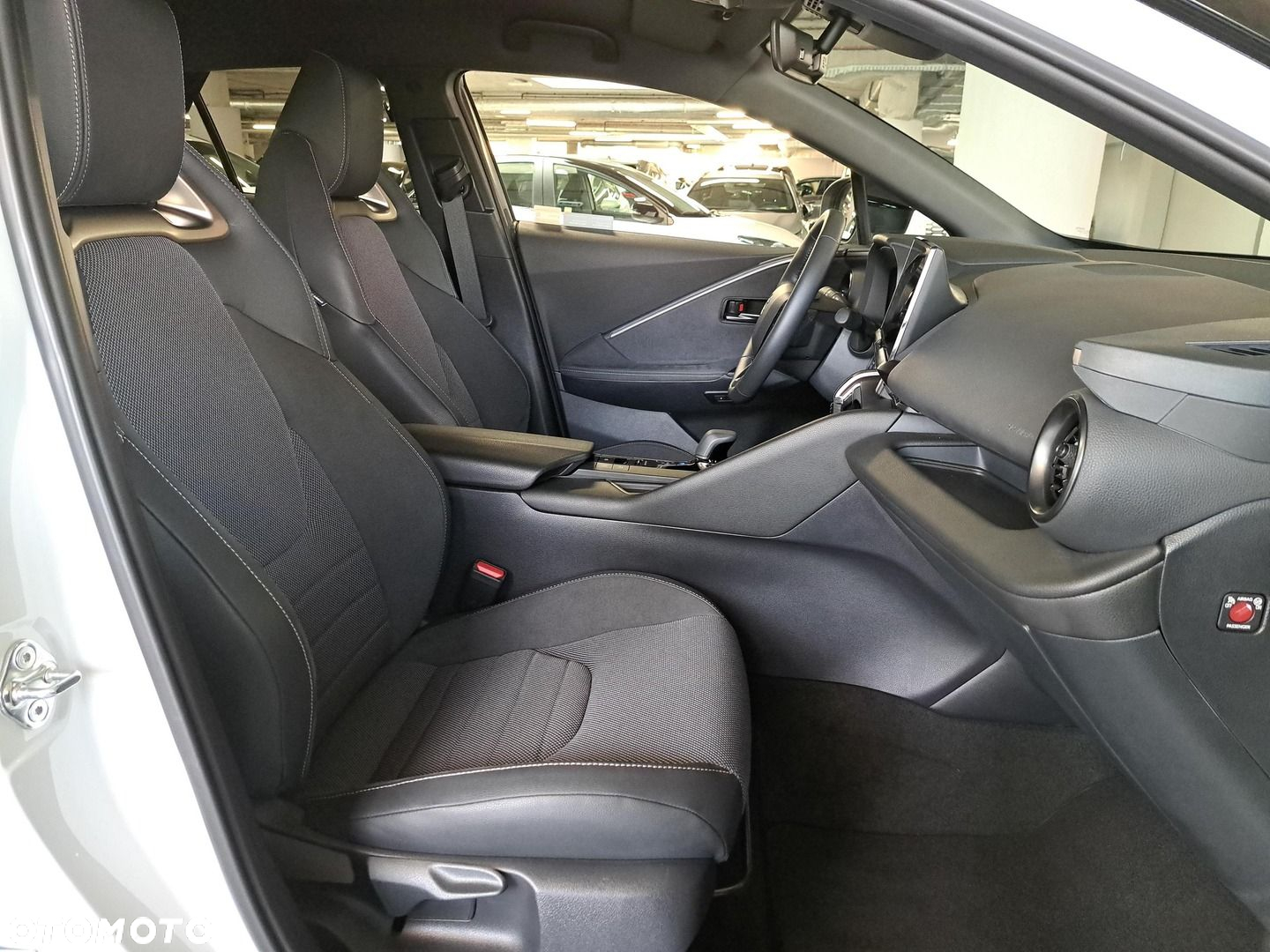Toyota C-HR - 15