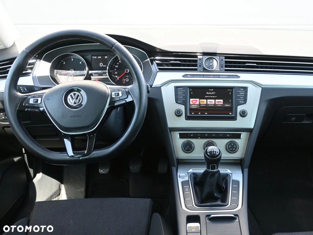 Volkswagen Passat - 14