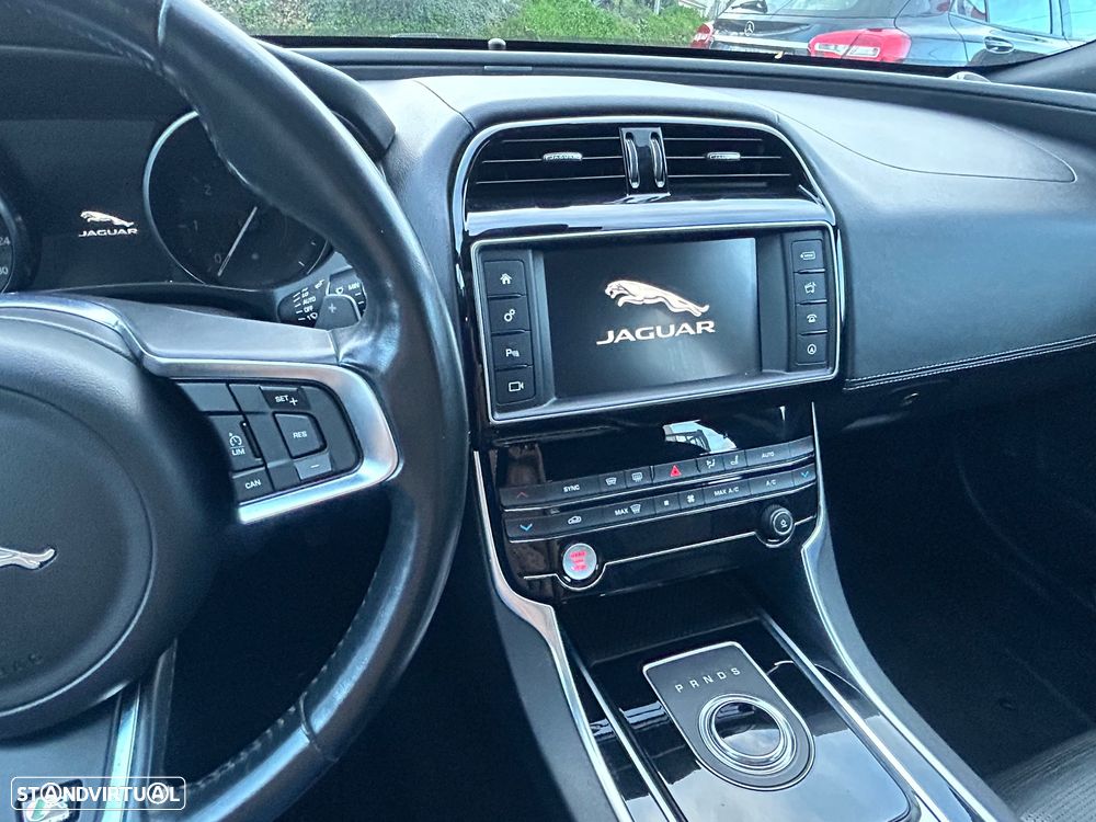 Jaguar XE 20d AWD Aut. R-Sport - 6