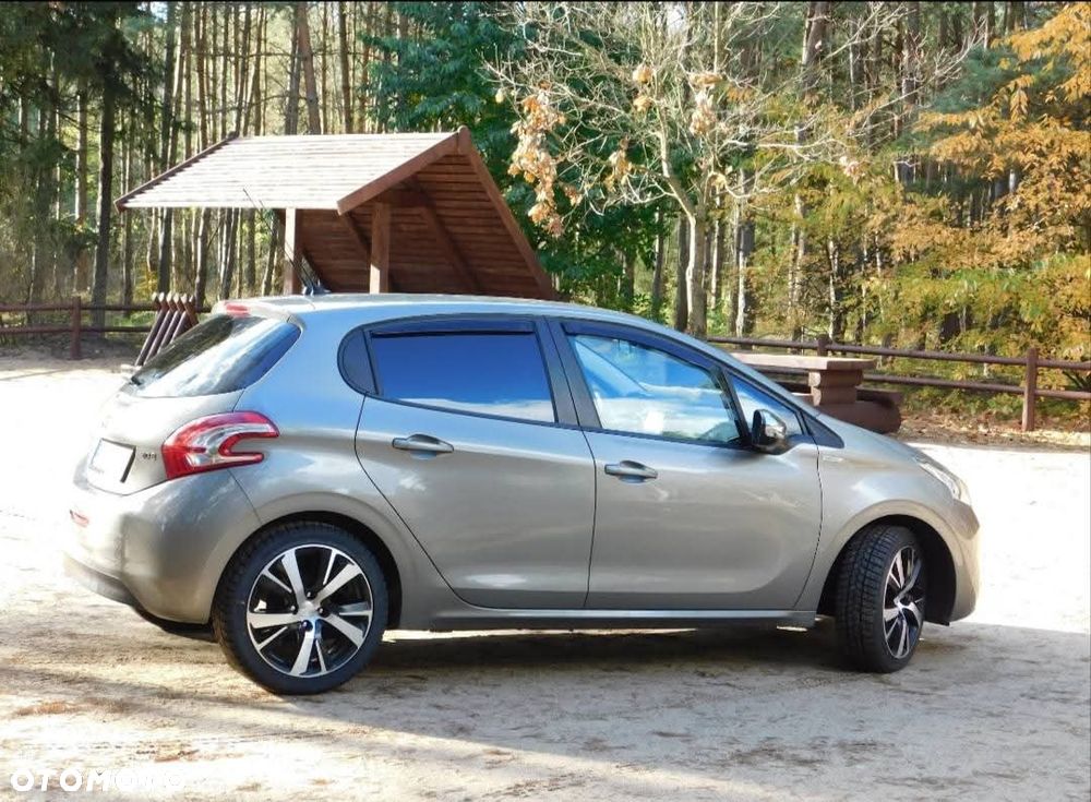 Peugeot 208 - 2