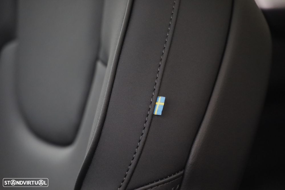 Volvo XC 60 2.0 T6 PHEV Plus Dark AWD - 10