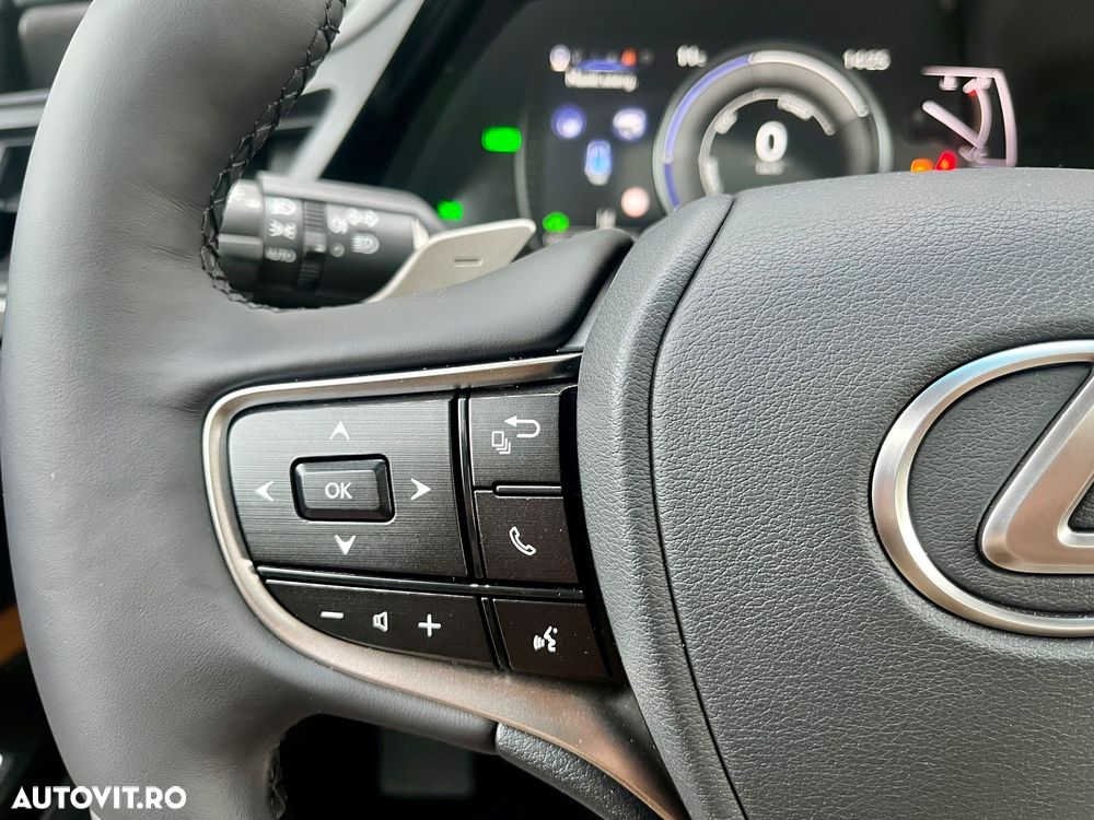 Lexus Seria ES 300h 2.5 TNGA HV 25H- 4X2 CVT Executive - 27