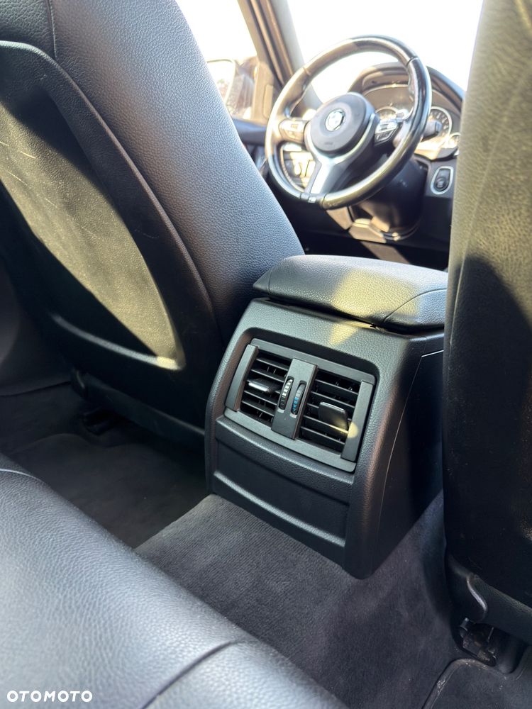 BMW Seria 3 320i xDrive Sport Line - 13