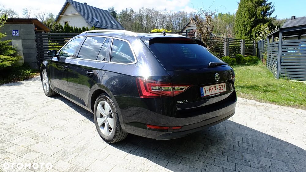 Skoda Superb 2.0 TDI Ambition - 11