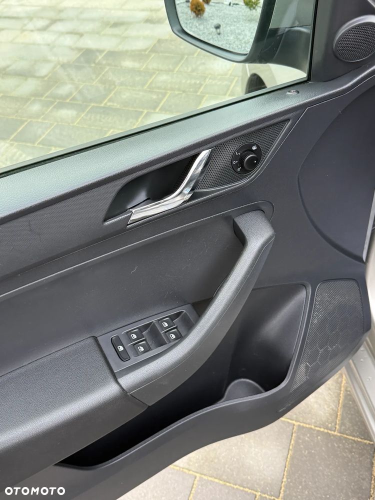 Skoda RAPID Spb 1.2 TSI Style - 28