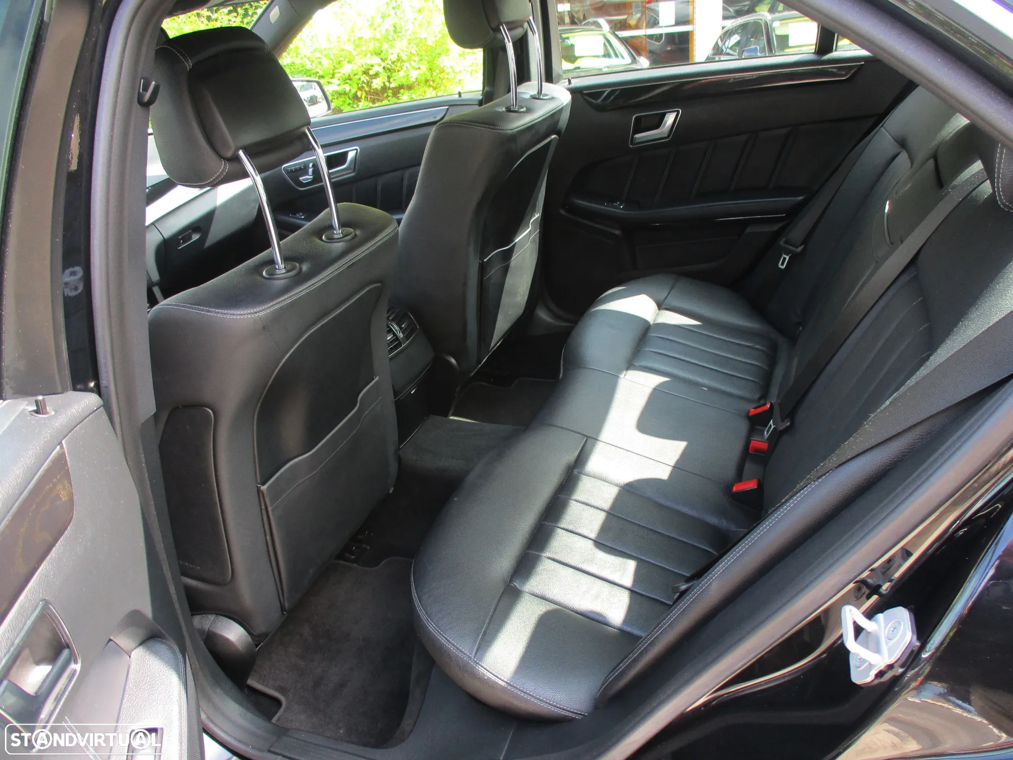 Mercedes-Benz E 220 CDi Avantgarde BlueEfficiency Auto. - 33