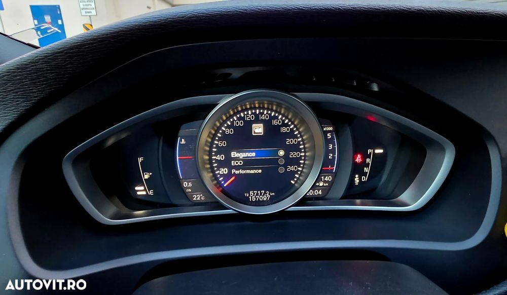 Volvo V40 D3 Geartronic RDesign - 21