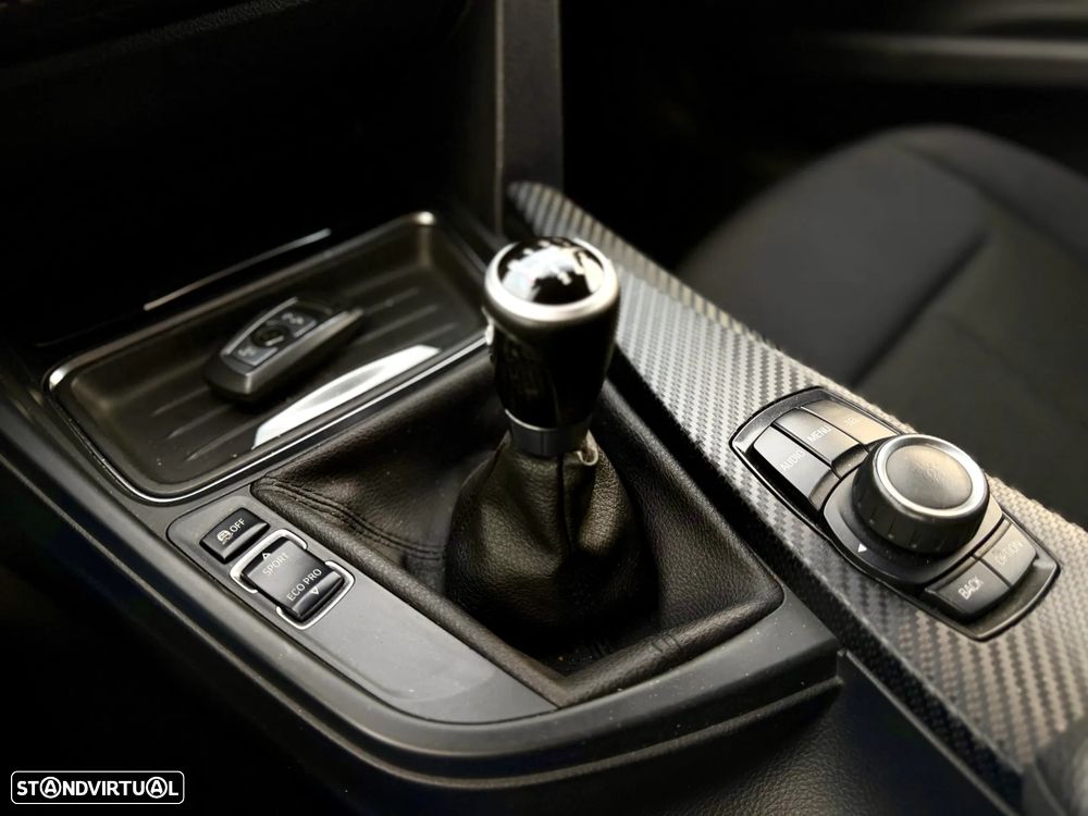 BMW 318 d Line Sport - 25