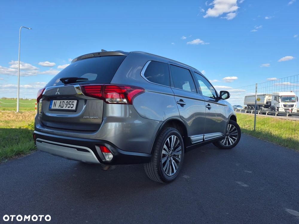 Mitsubishi Outlander - 3