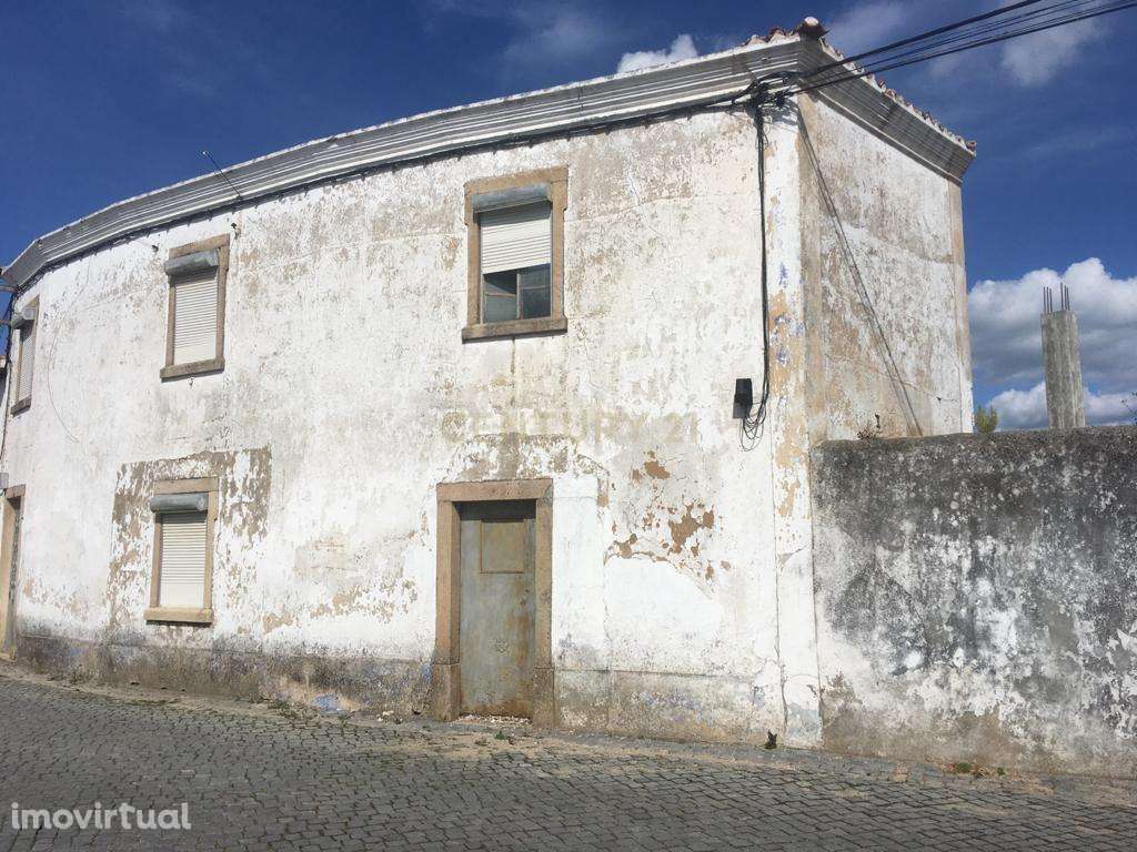 Moradia T4 para reconstrução | Crato - Grande imagem: 2/17